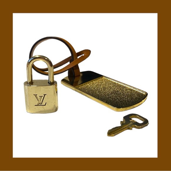 🔐Louis Vuitton Padlock & Key (#311) & 100% leather and engravable charm plate - Picture 10 of 11
